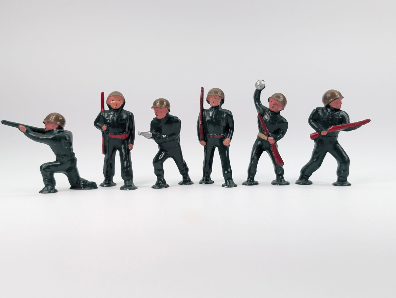 VARIOUS BARCLAY / MANOIL LEAD POD FOOT SOLDIERS (1 of 6)