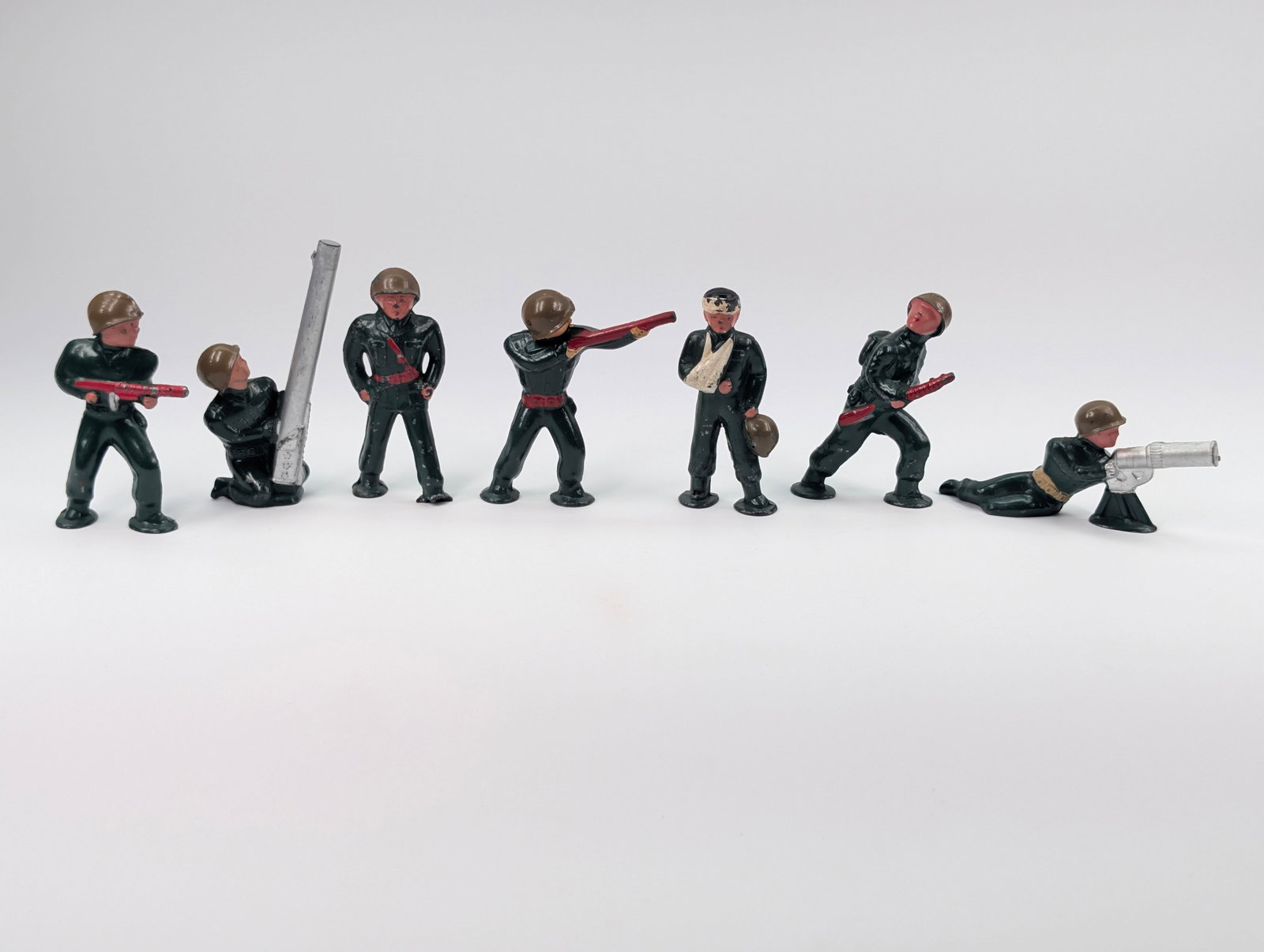 VARIOUS BARCLAY / MANOIL LEAD POD FOOT SOLDIERS (1 of 5)