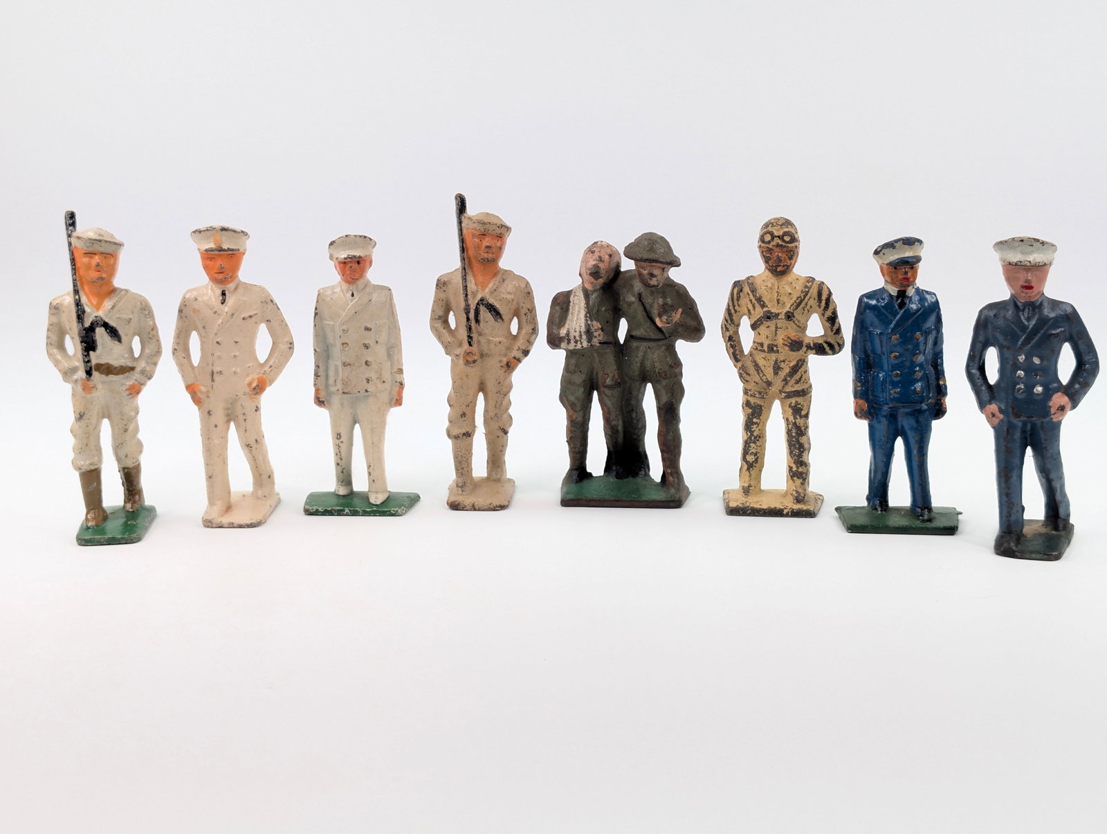 VARIOUS BARCLAY / MANOIL LEAD SOLDIERS: ALL REMAIN IN FAIR TO GOOD CONDITION, SHOWING SOME TYPICAL WEAR.