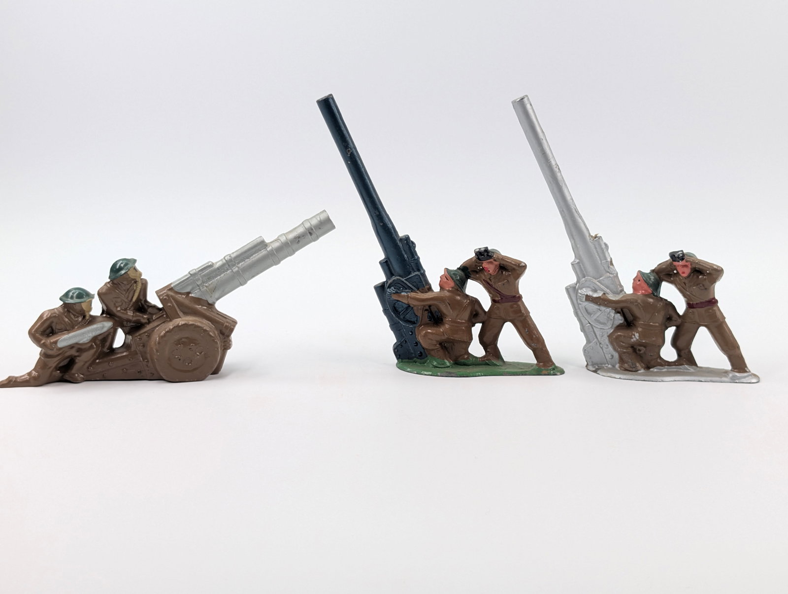 3) BARCLAY / MANOIL LEAD SOLDIERS: ALL REMAIN IN FAIR TO GOOD CONDITION, SHOWING SOME TYPICAL WEAR.