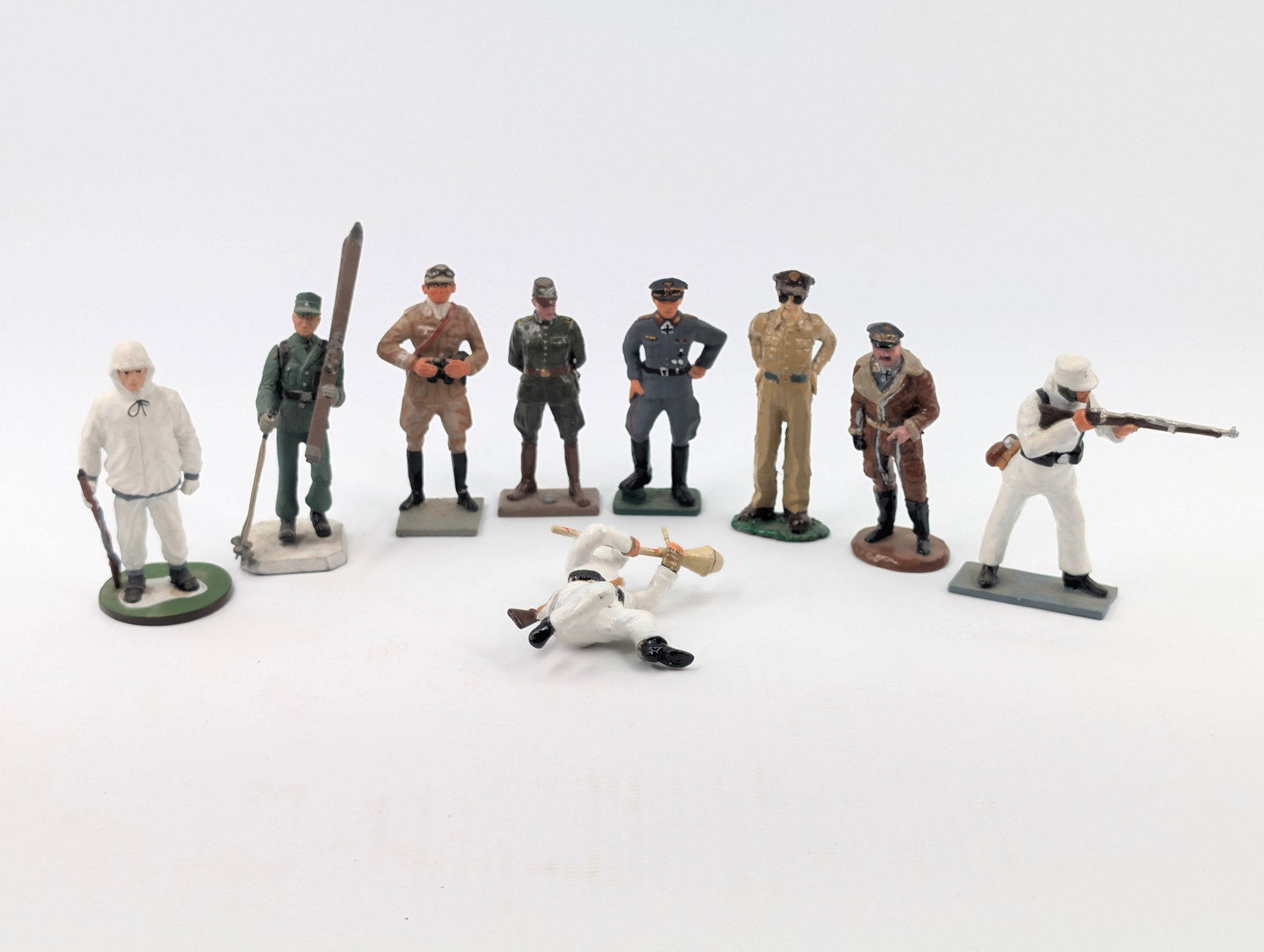 ASSORTED LOT OF VARIOUS BRAND LEAD SOLDIERS (1 of 8)