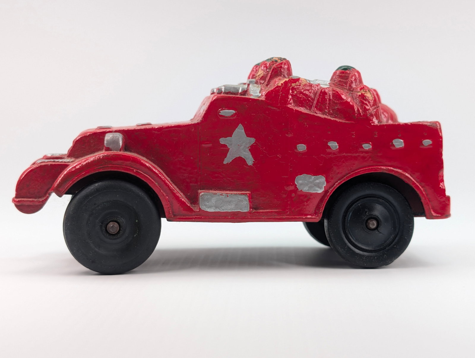 VINTAGE SUN RUBBER MILITARY VEHICLE: REMAINS IN GOOD CONDITION, SHOWING SOME LIGHT TYPICAL PAINT WEAR.