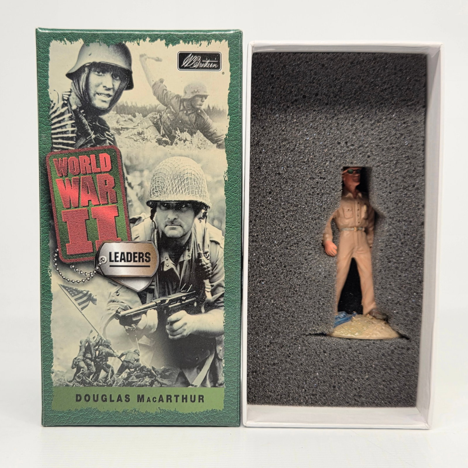 BRITAIN 00286 DOUGLAS MacARTHUR: REMAINS IN EXCELLENT CONDITION WITH BOX.