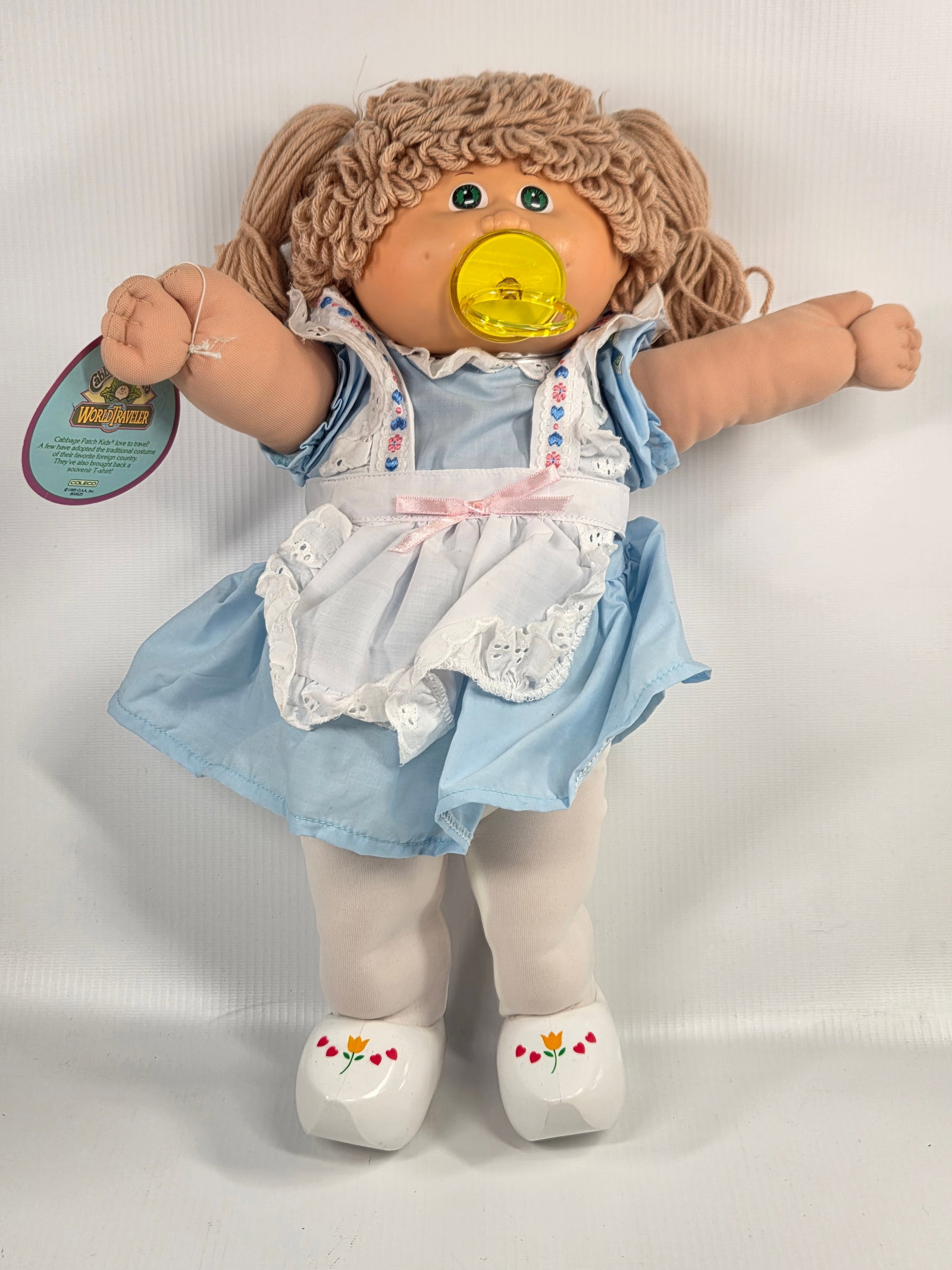 COLECO CABBAGE PATCH WORLD TRAVELER NWT: REMAINS IN VERY GOOD UNUSED CONDITION WITH HANG TAG.