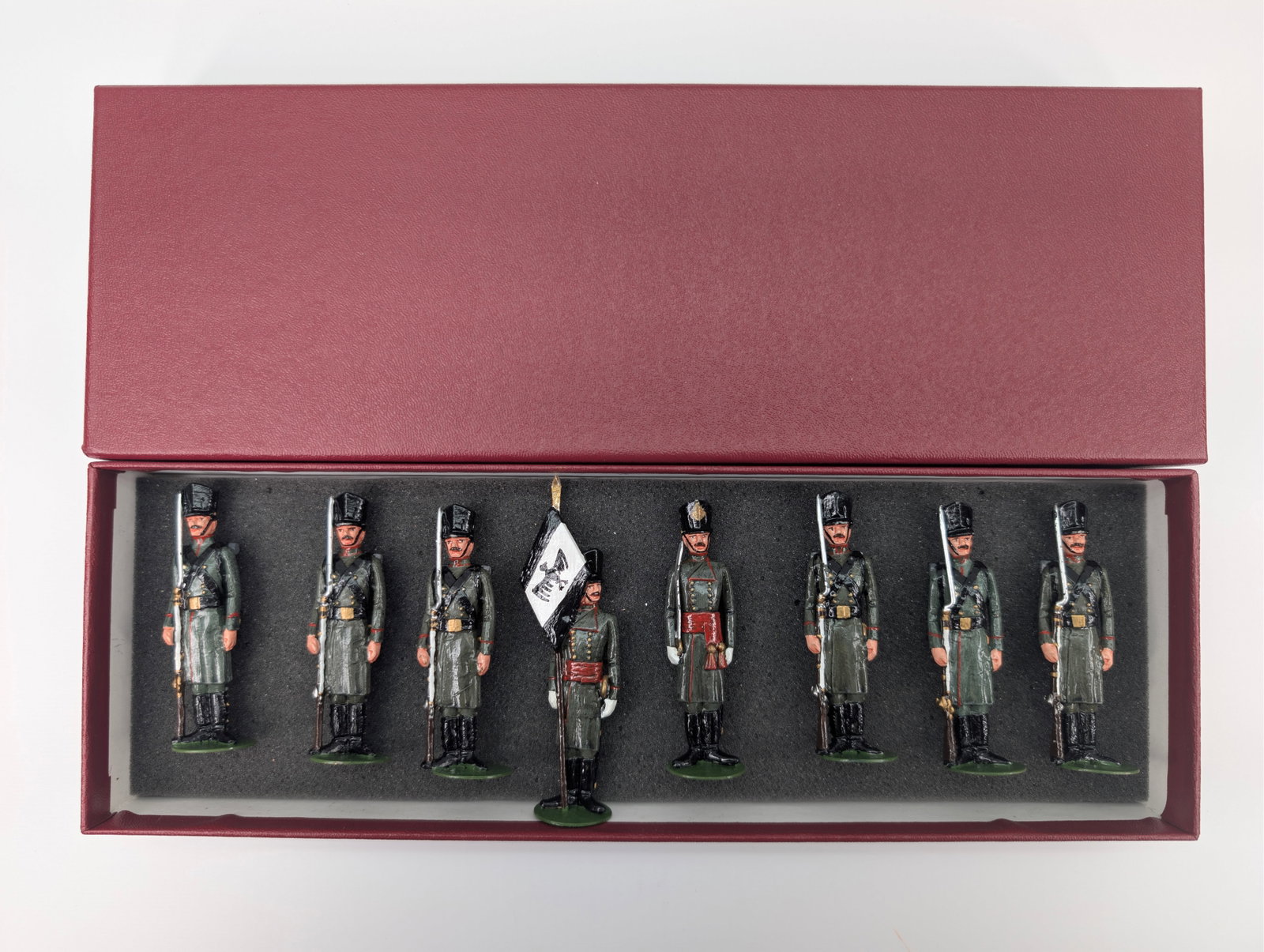 SET OF 8 ALYMER PAINTED SOLDIERS W/ COLOUR (1 of 6)
