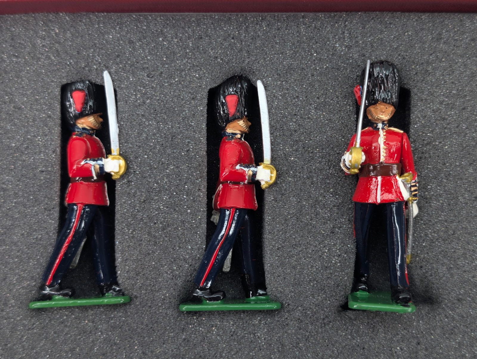 BRITAIN COLDSTREAM GUARDS 1960 - 2