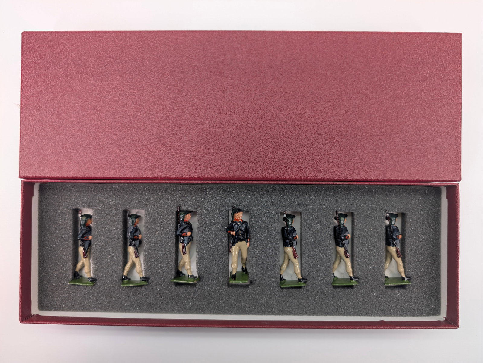 SET OF 7 REPAINT BRITAIN ITALIAN BERSAGLIERE SOLDIERS: REPAINTED SET REMAINS IN GOOD CONDITION WITH CUSTOM BOX.