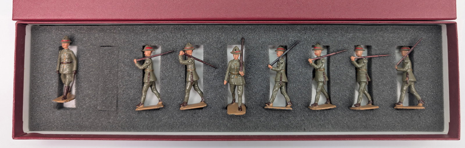 SET OF 8 VINTAGE BRITAIN NEW ZEALAND INFANTRY: ALL REMAIN IN GOOD REPAINT CONDITION. CUSTOM BOX.