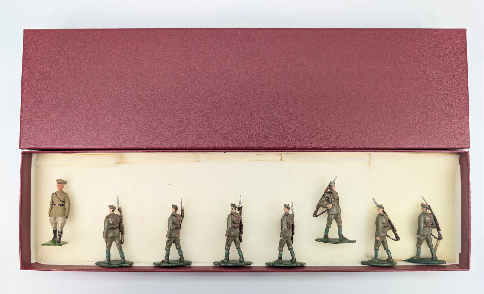 SET OF 8 ERIE HAND PAINTED SOLDIERS W/ OFFICER (1 of 6)