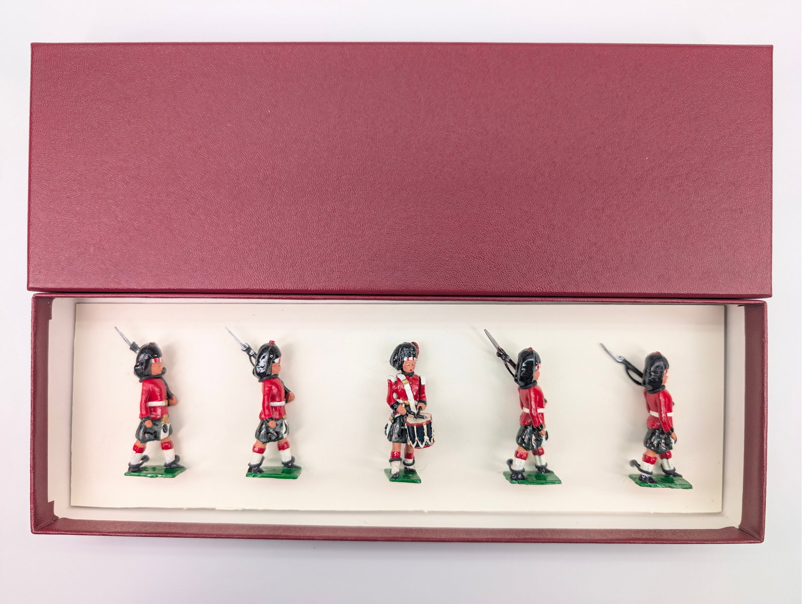 SET OF 5 UNMARKED HAND PAINTED SOLDIERS: ALL REMAIN IN VERY GOOD CONDITION. CUSTOM BOX.