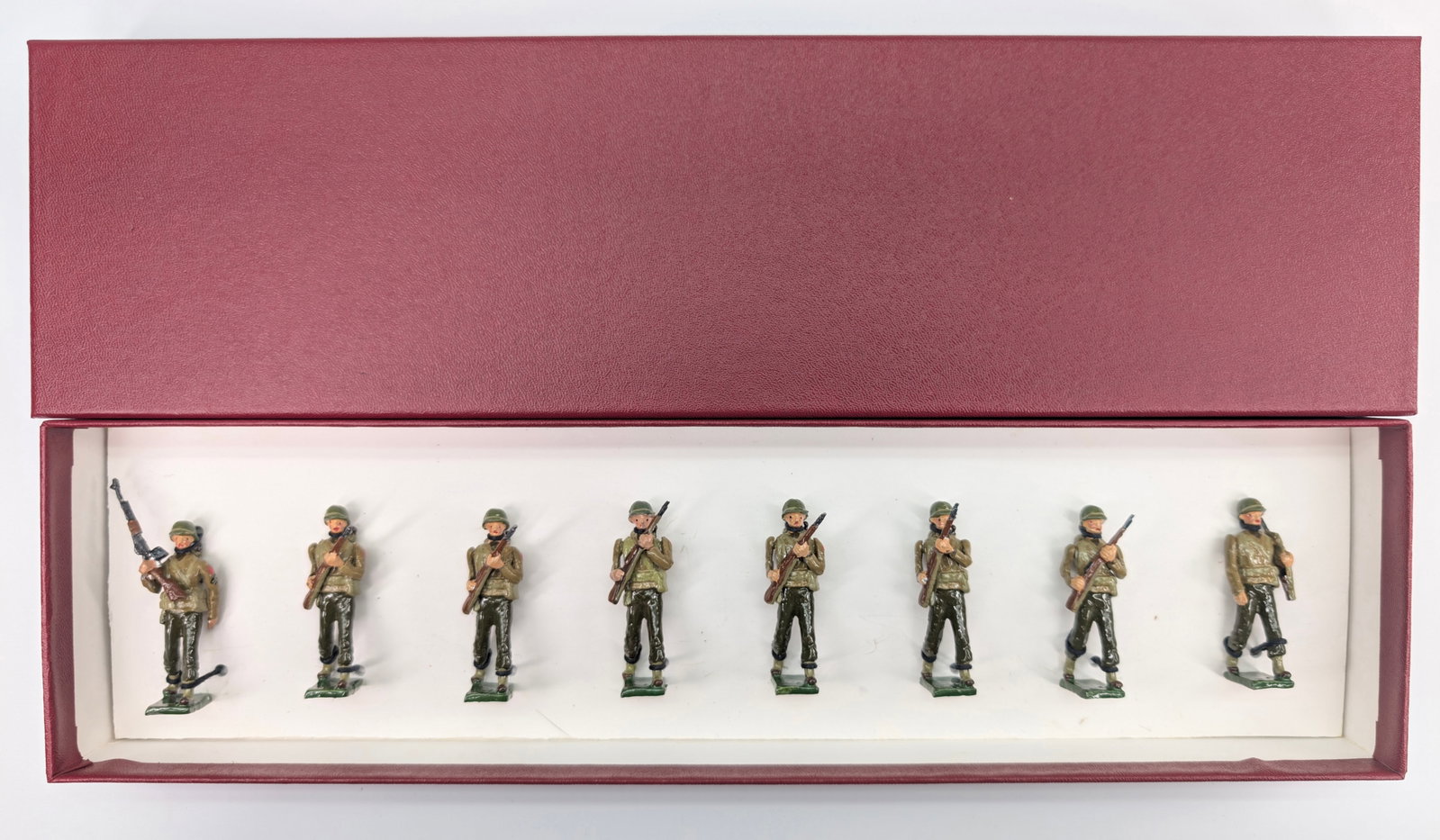 SET OF 8 UNMARKED HAND PAINTED SOLDIERS: ALL REMAIN IN VERY GOOD CONDITION WITH CUSTOM BOX.