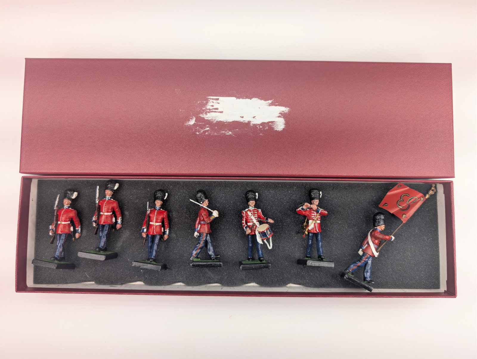 ALYMER BRITISH GRENADIER MARCHING: SET REMAINS IN GOOD CONDITION WITH CUSTOM BOX.
