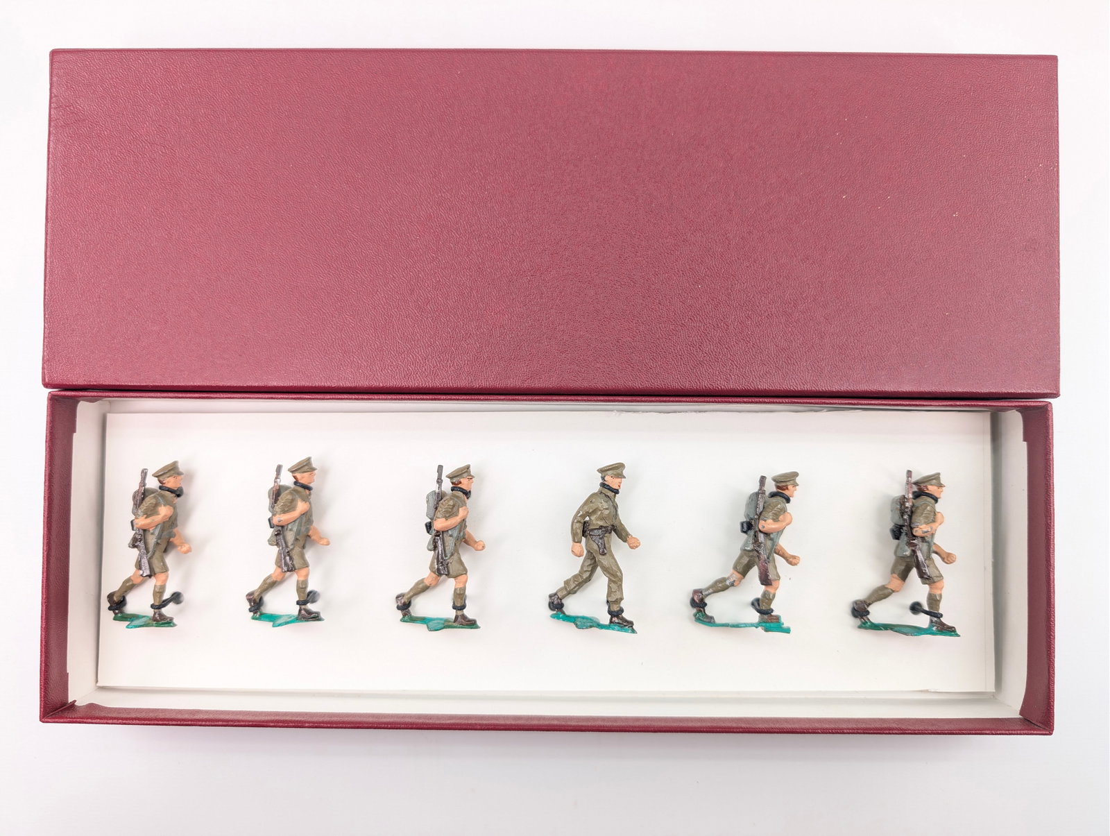 SET OF ERIE BRAND HAND PAINTED LEAD SOLDIERS: ALL REMAIN IN GOOD CONDITION, SHOWING SOME TYPICAL WEAR AND SOME PAINT RUBS.