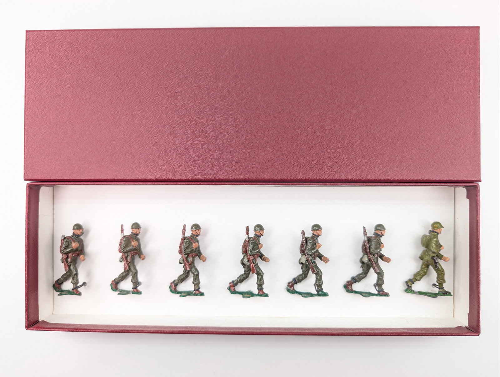 SET OF ERIE BRAND HAND PAINTED LEAD SOLDIERS: ALL REMAIN IN GOOD CONDITION, SHOWING SOME TYPICAL WEAR AND SOME PAINT RUBS.