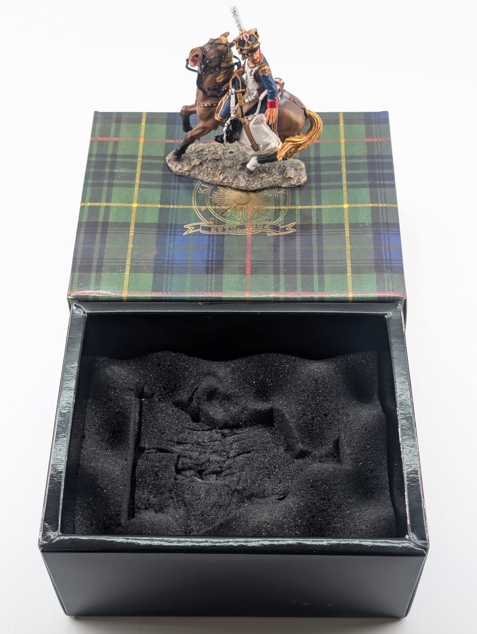 KING & COUNTRY NAPOLEONIC W/ BOX: REMAINS IN VERY GOOD CLEAN CONDITION, SHOWING SOME LIGHT TYPICAL WEAR.