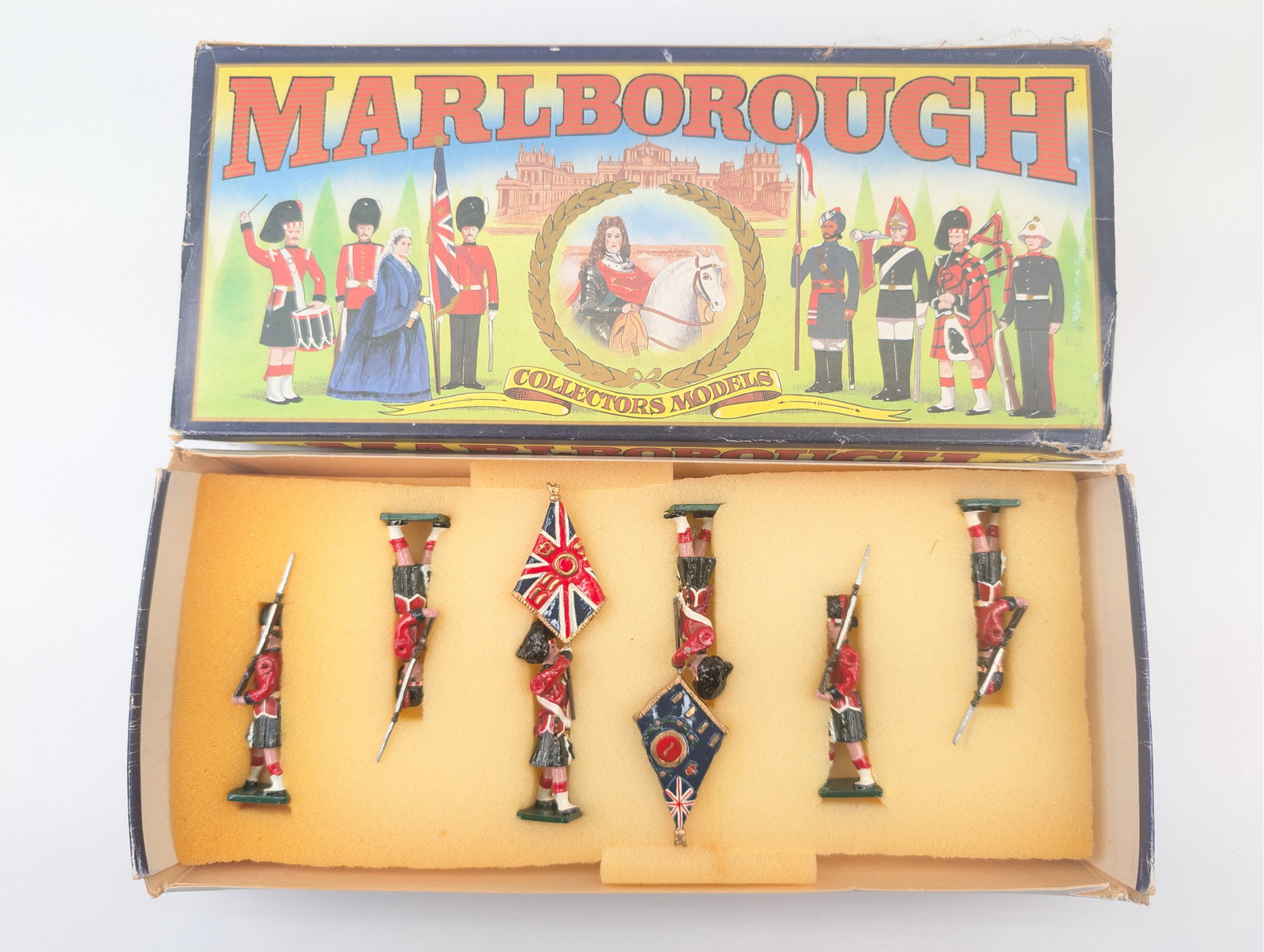MARLBOROUGH MF8 BLACK WATCH COLOURS 1900: REMAINS IN VERY GOOD CONDITION WITH BOX. SHOWING SOME LIGHT WEAR.