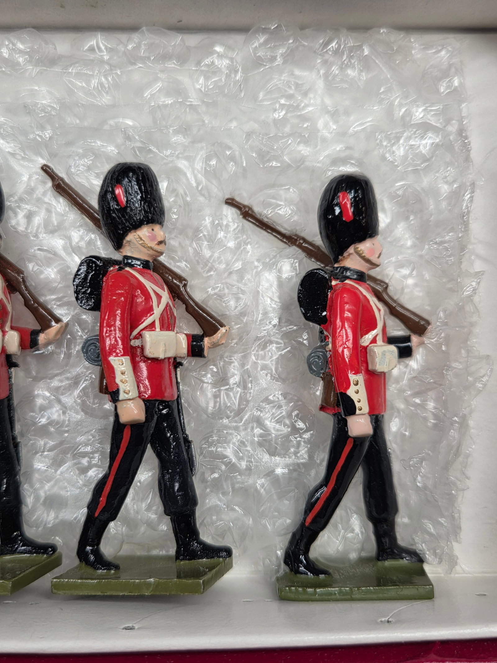 STEADFAST SOLDIERS GUARDS MARCHING - 4