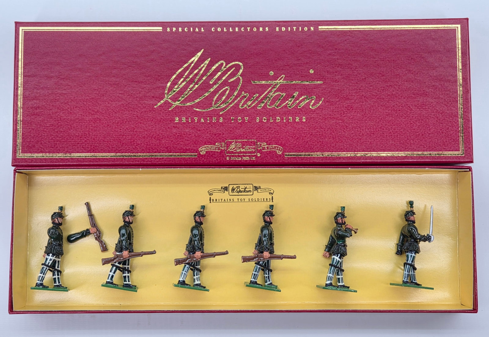 BRITAIN 8963 THE CAMERONIANS SCOTTISH RIFLES 26TH & 90TH FOOT: SET REMAINS IN VERY GOOD CONDITION WITH ORIGINAL BOX.