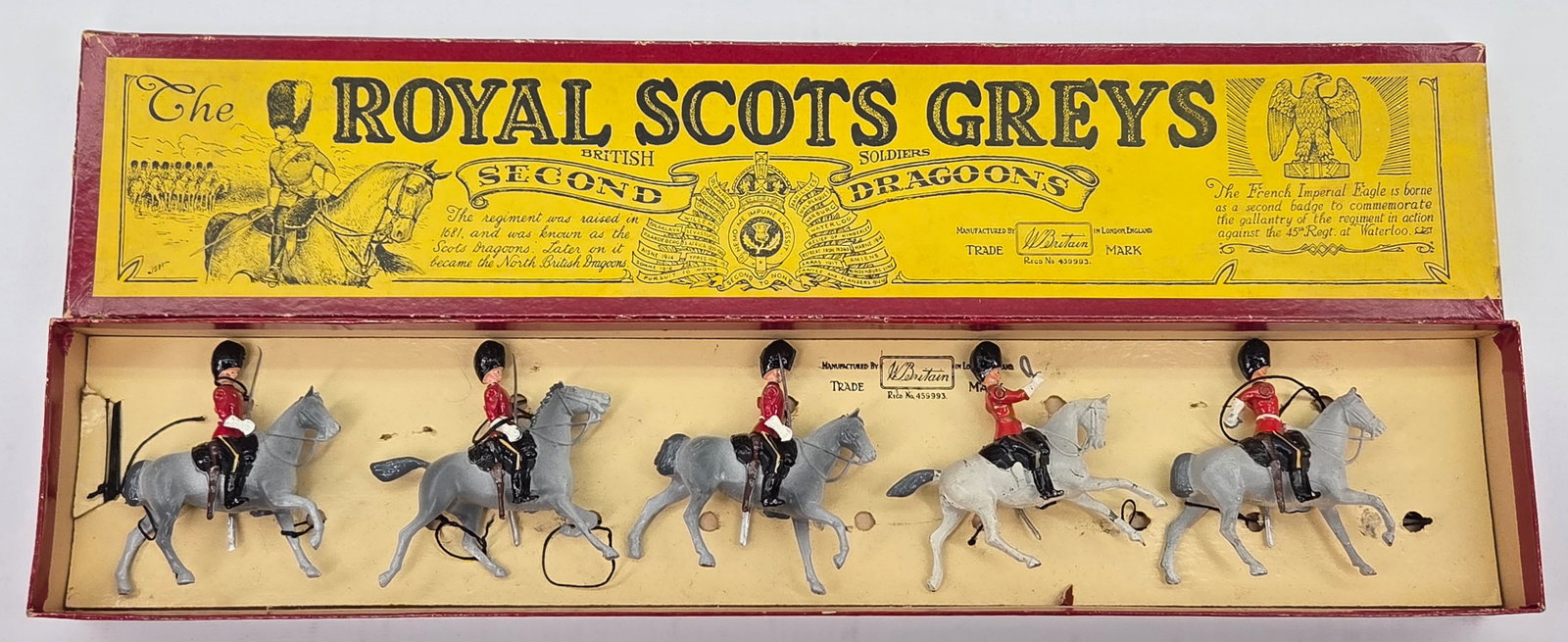 VINTAGE BRITAIN NO. 32 SCOTS GREYS 2ND DRAGOONS: SET REMAINS IN GOOD CONDITION, SHOWING SOME LIGHT TYPICAL WEAR. ORIGINAL BOX REMAINS NICE.