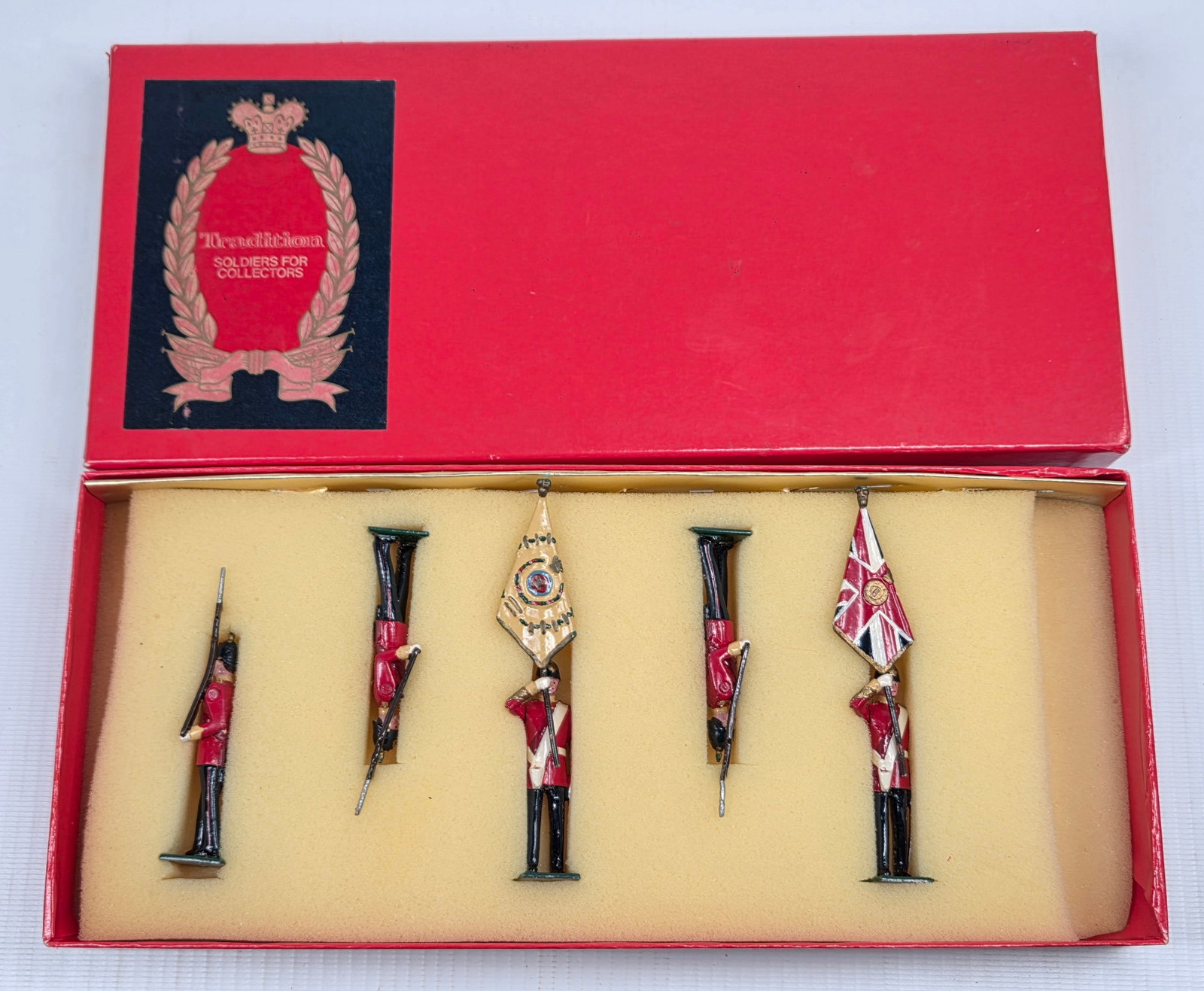 TRADITION SET NO. 26 COLOURS & ESCORT THE BUFFS, BRITISH ARMY: SET REMAINS IN VERY GOOD CONDITION, SHOWING LIGHT WEAR.