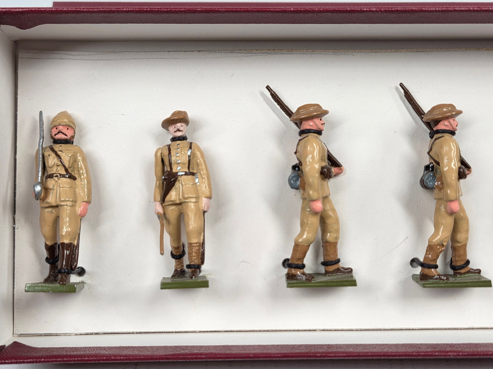 STEADFAST 7-PIECE SOLDIER SET - 2