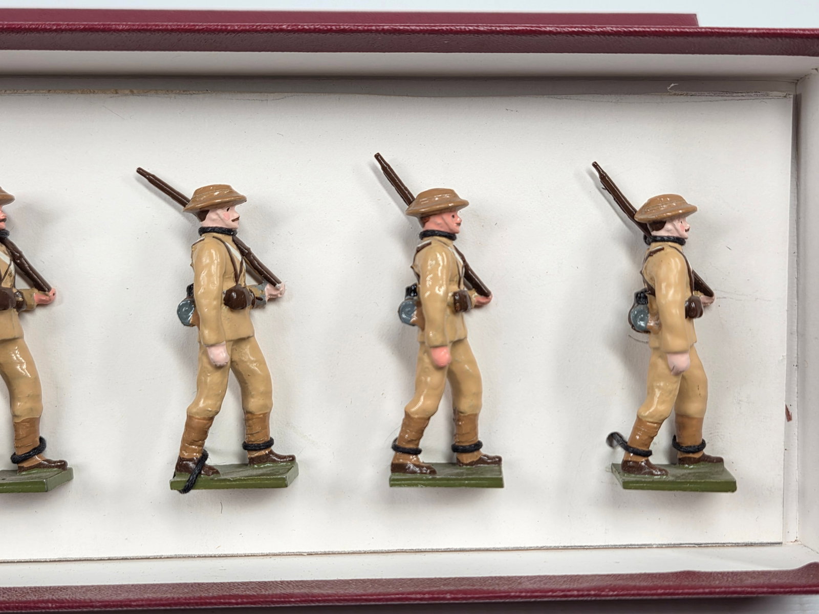 STEADFAST 7-PIECE SOLDIER SET - 3