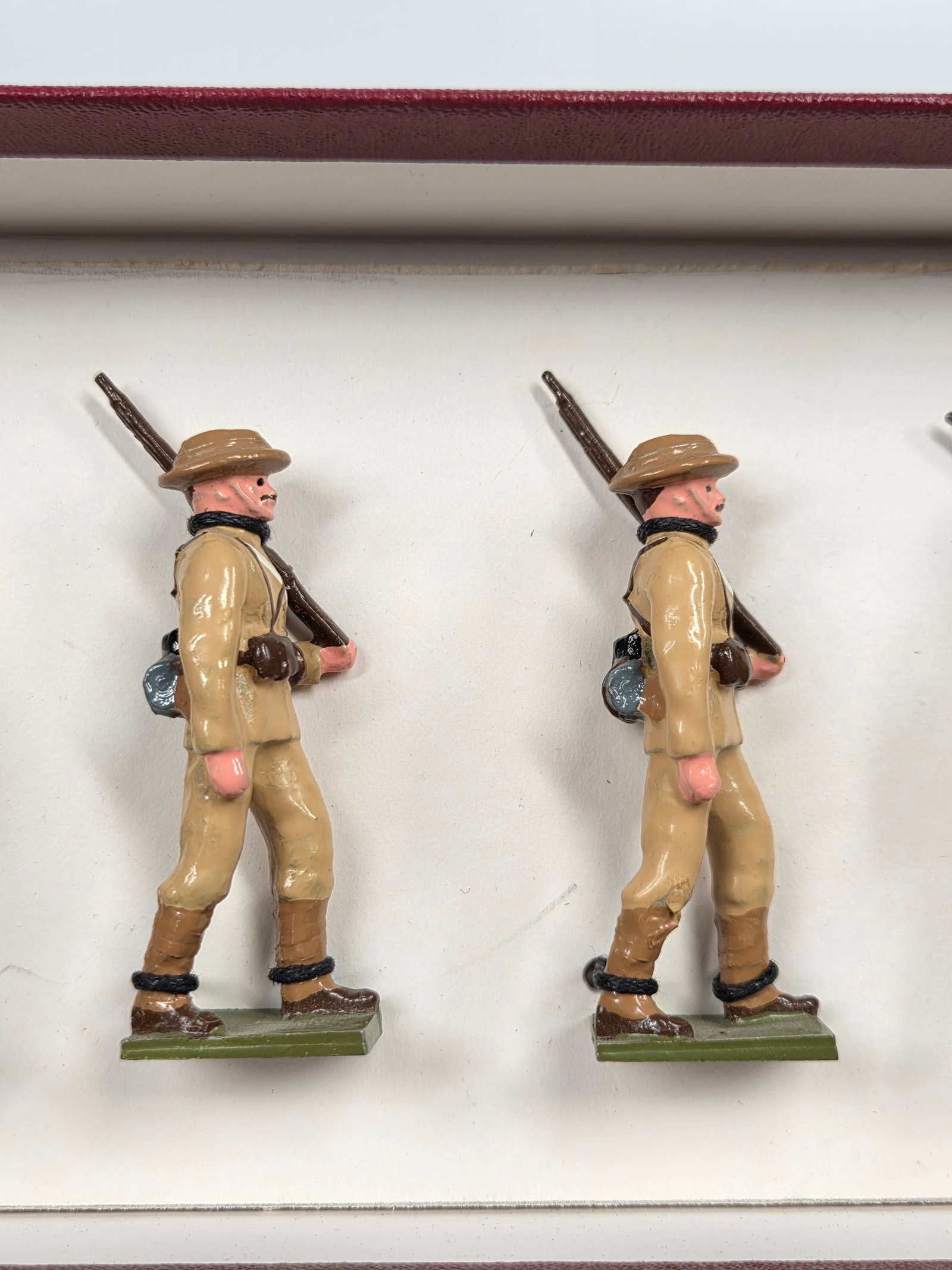 STEADFAST 7-PIECE SOLDIER SET - 4