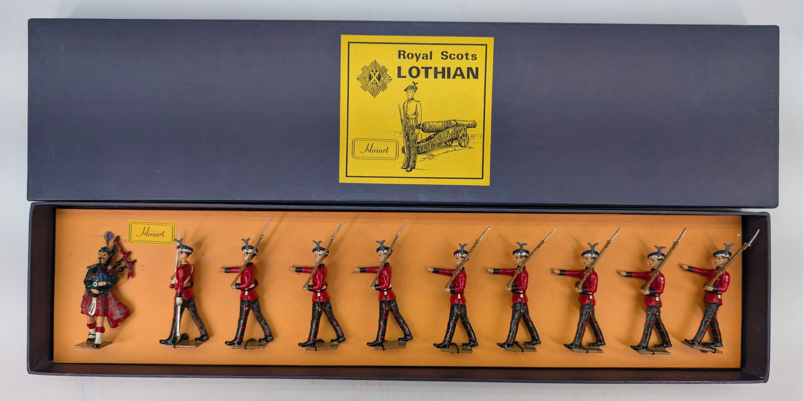 HIRIART ROYAL SCOTS LOTHIAN SET: SET REMAINS IN GOOD CONDITION, SHOWING SOME PAINT WEAR / TOUCH UP.