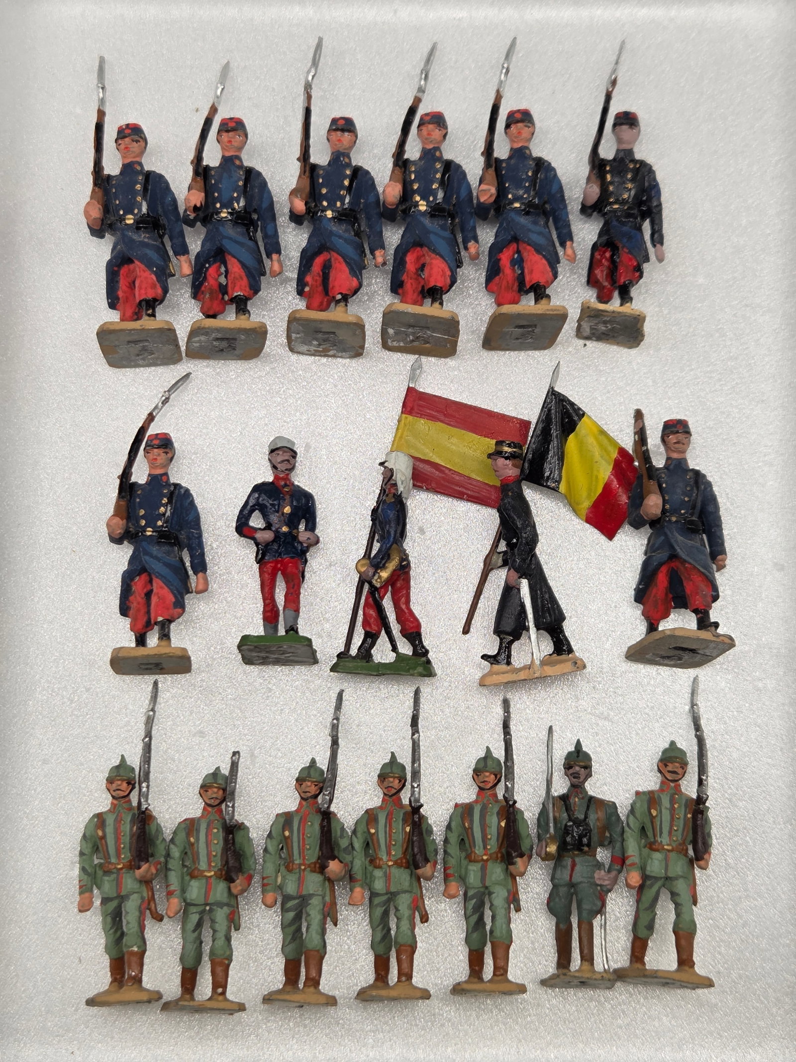 ASSORTED LOT OF MINIATURE HAND PAINTED SOLDIERS: ALL REMAIN IN FAIR TO GOOD CONDITION, SHOWING SOME TYPICAL PAINT / USAGE WEAR.