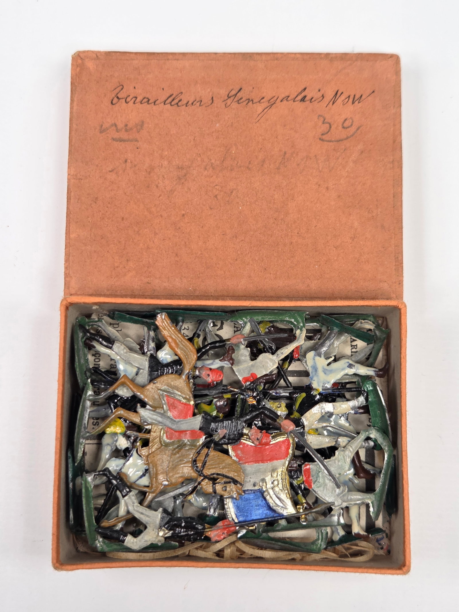 ANTIQUE ERNST HEINRICHSEN GERMAN FLAT SOLDIERS W/ BOX (1 of 5)