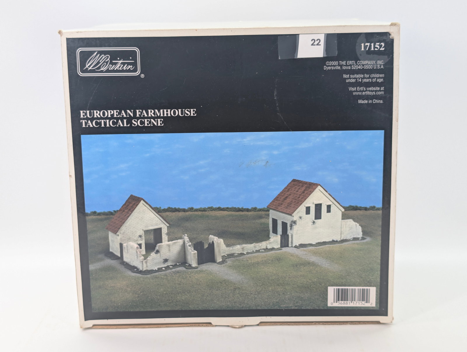 BRITAIN 17152 EUROPEAN FARMHOUSE TACTICAL SCENE: REMAINS IN VERY GOOD CONDITION WITH BOX. SHOWING SOME LIGHT TYPICAL USAGE WEAR.