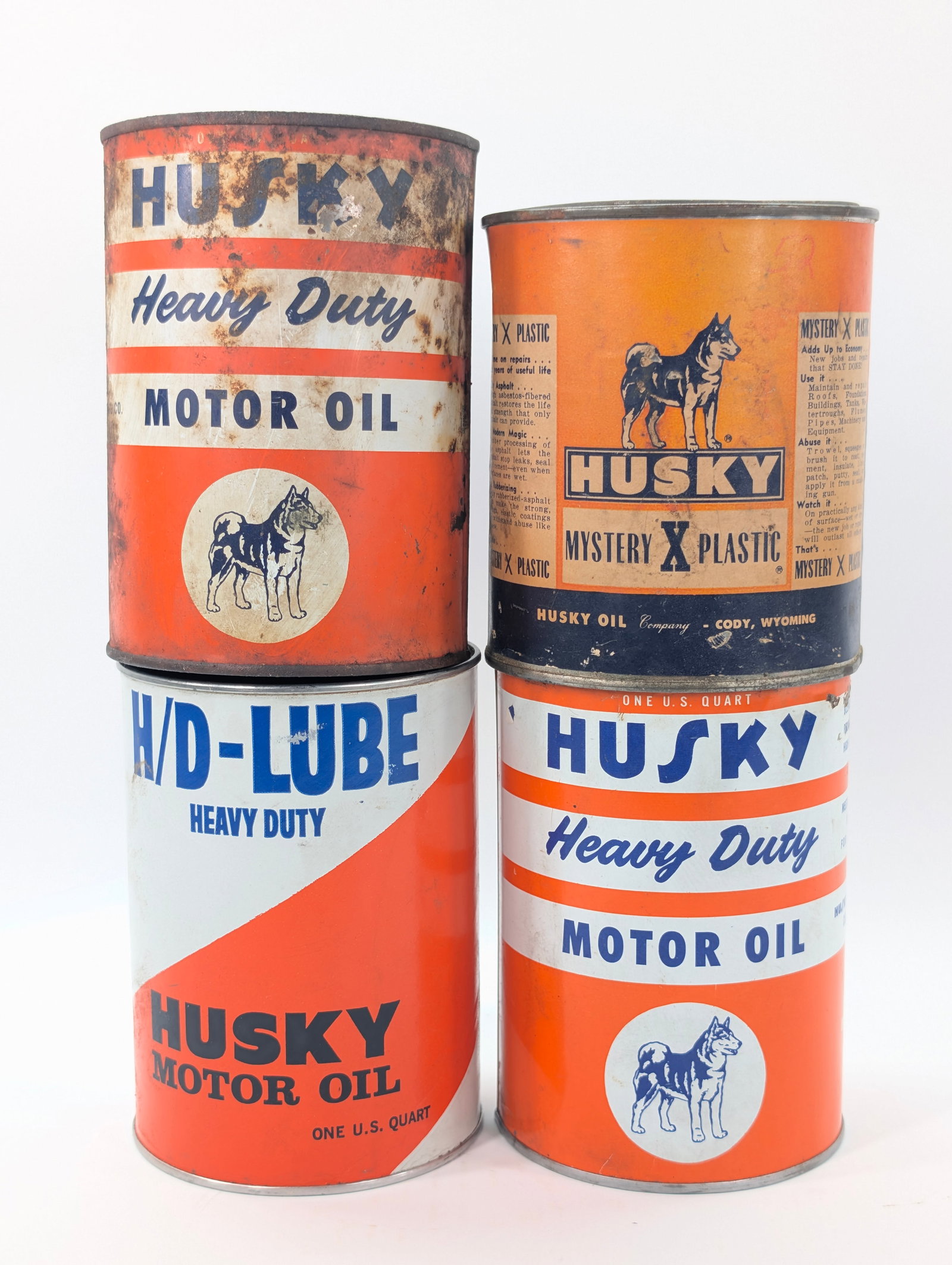 4) HUSKY MOTOR OIL CANS ONE QUART: BOTH CANS ON BOTTOM REMAIN IN GOOD CONDITION, SHOWING LIGHT WEAR. BOTH CANS ON TOP SHOWING TYPICAL WEAR THROUGHOUT.