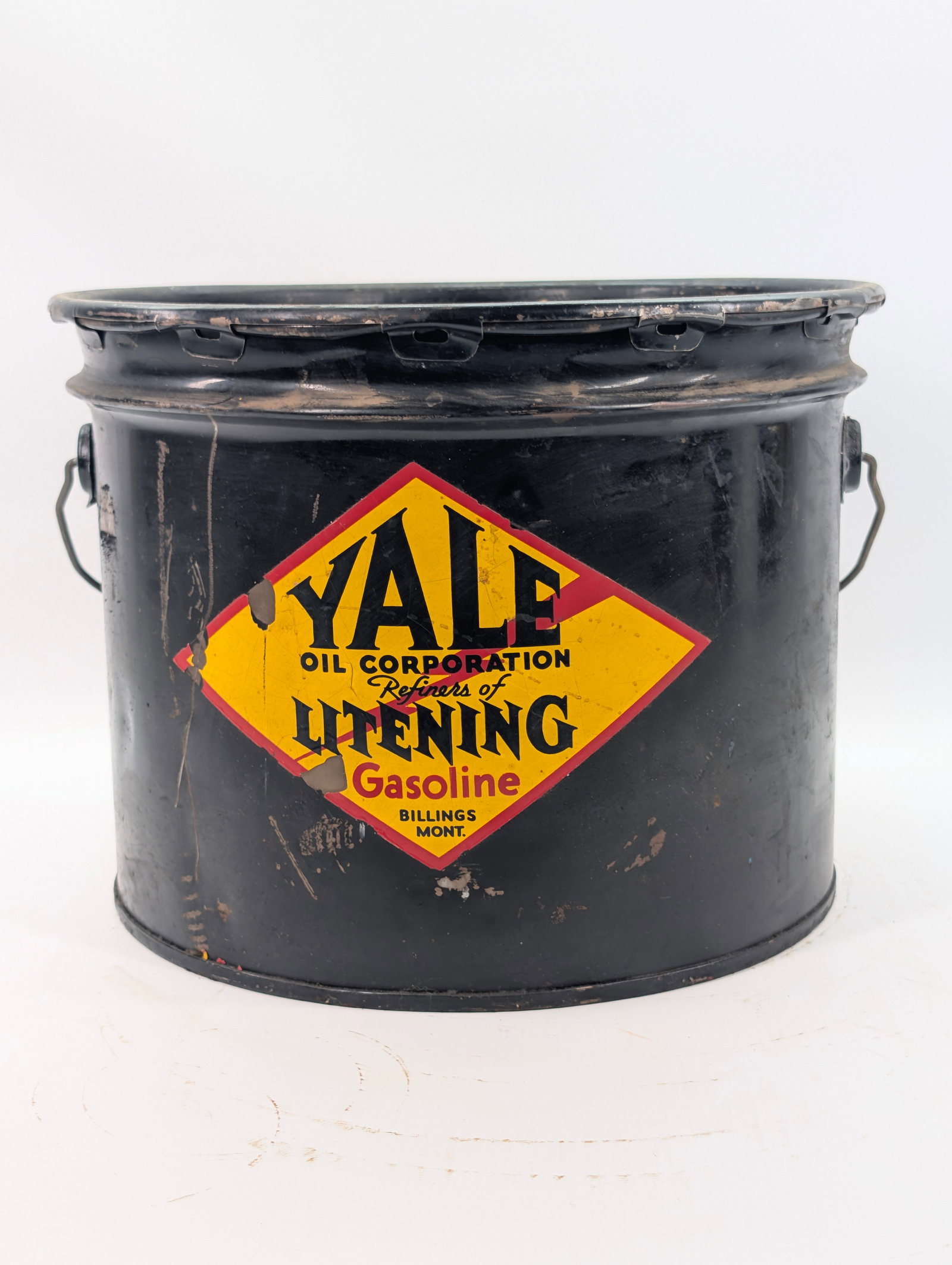 YALE LITENING GASOLINE 25 POUND LUBRICANT BUCKET: REMAIN SIN FAIR TO GOOD CONDITION, SHOWING SOME TYPICAL WEAR.