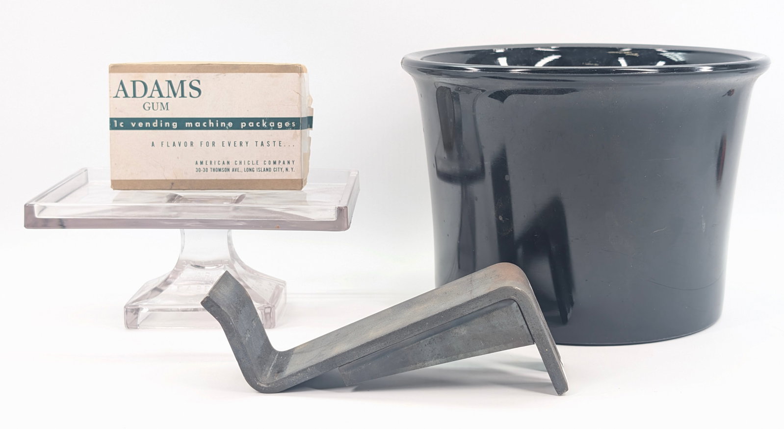 GLASS CLARK'S TEABERRY STAND, ADAMS GUM +: ALL ITEMS REMAIN IN GOOD CONDITION, SHOWING SOME TYPICAL WEAR.