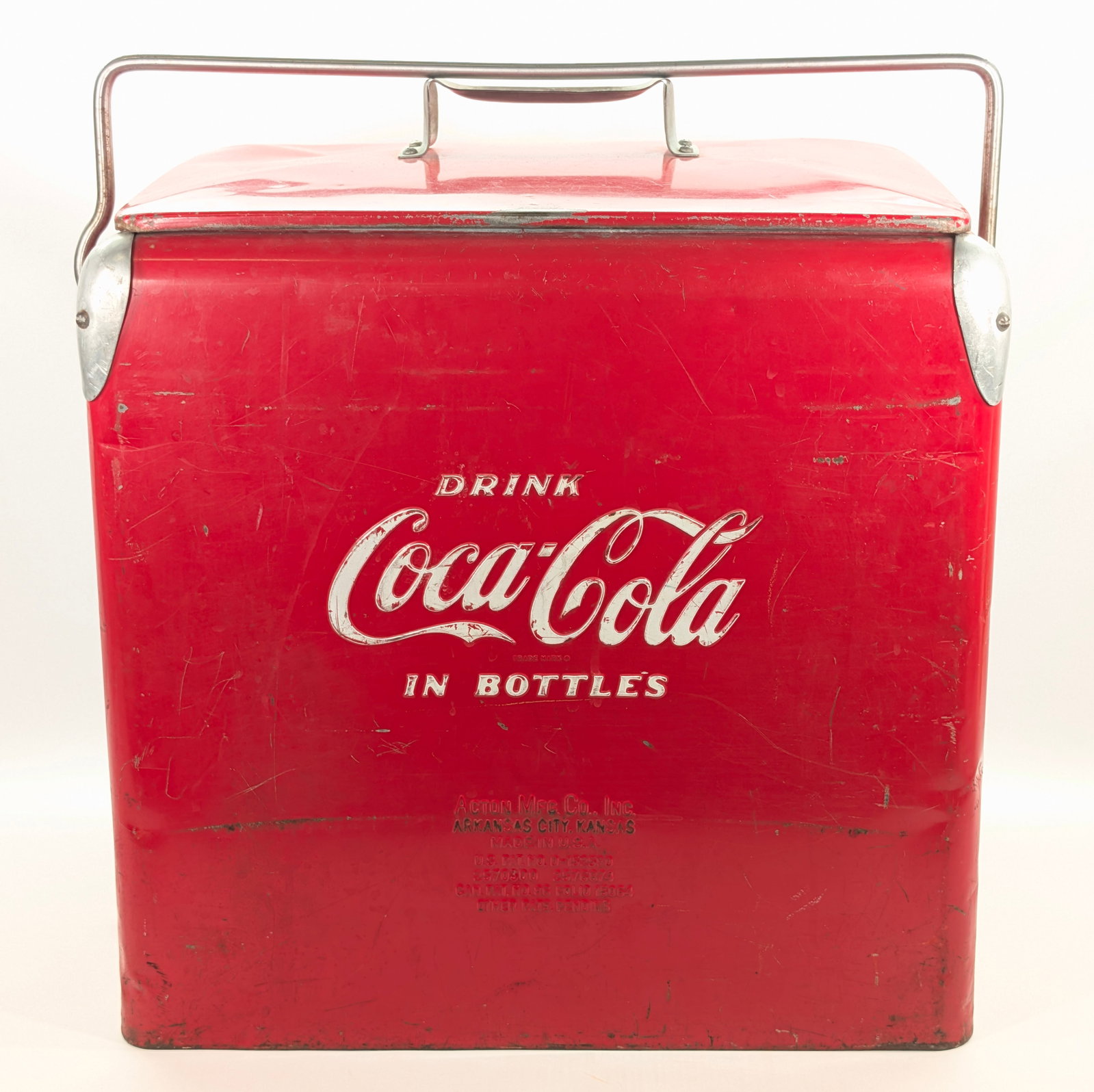 VINTAGE METAL COCA COLA COOLER: REMAINS IN GOOD CONDITION, SHOWING SOME LIGHT TYPICAL USAGE WEAR.