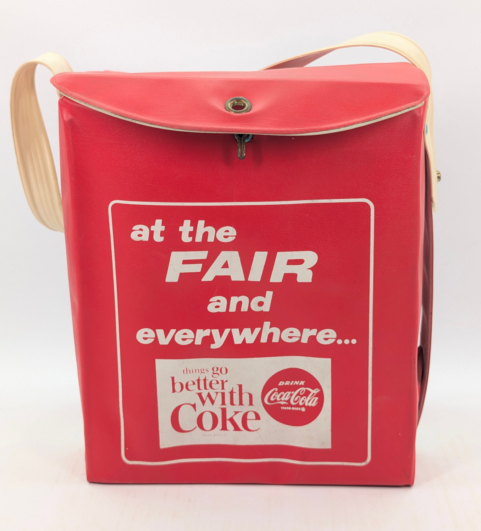 VINTAGE COCA COLA WORLD'S FAIR VINYL COOLER: REMAINS IN GOOD CLEAN CONDITION, SHOWING LIGHT WEAR.