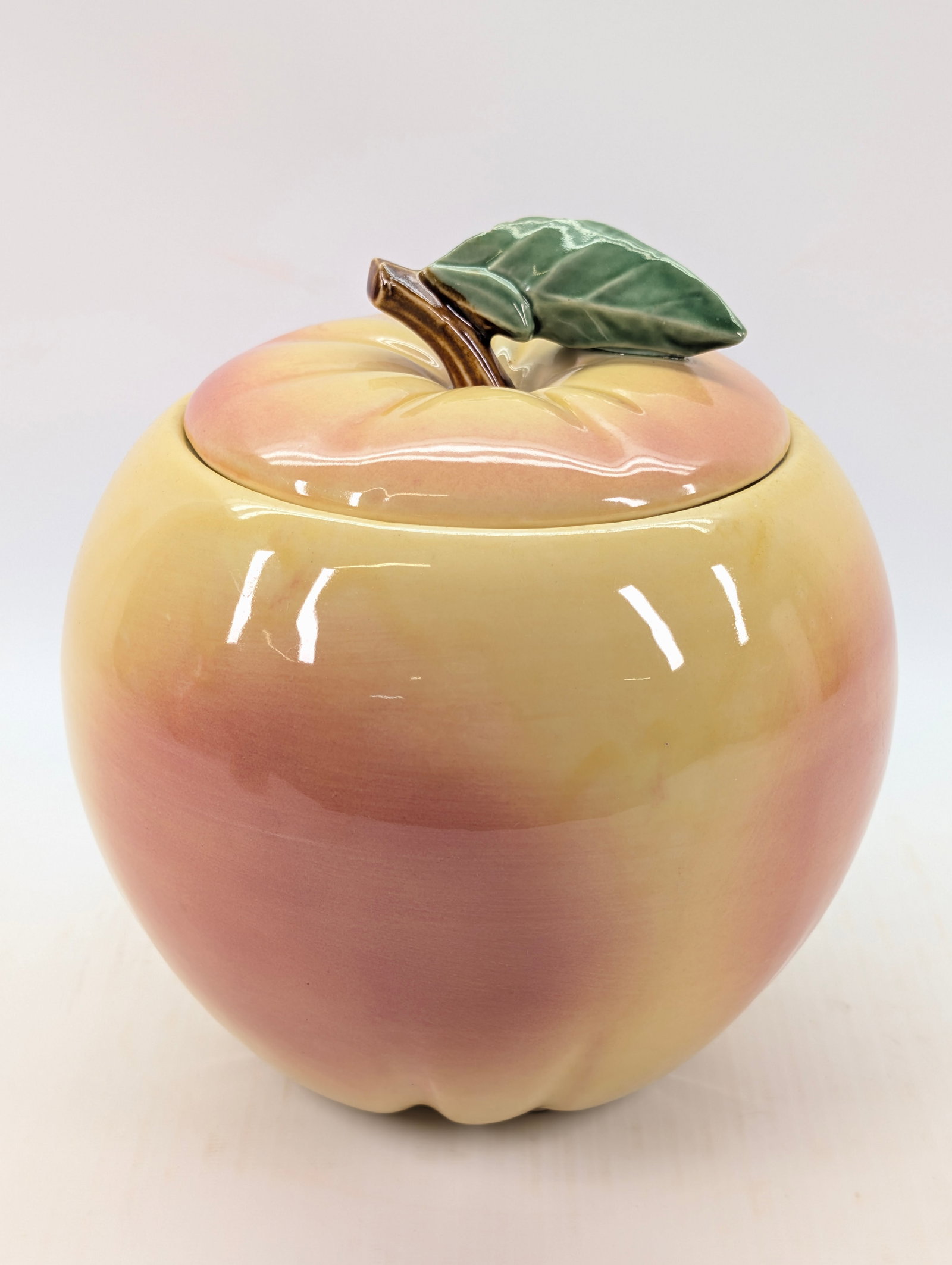 VINTAGE McCOY APPLE COOKIE JAR (1 of 8)