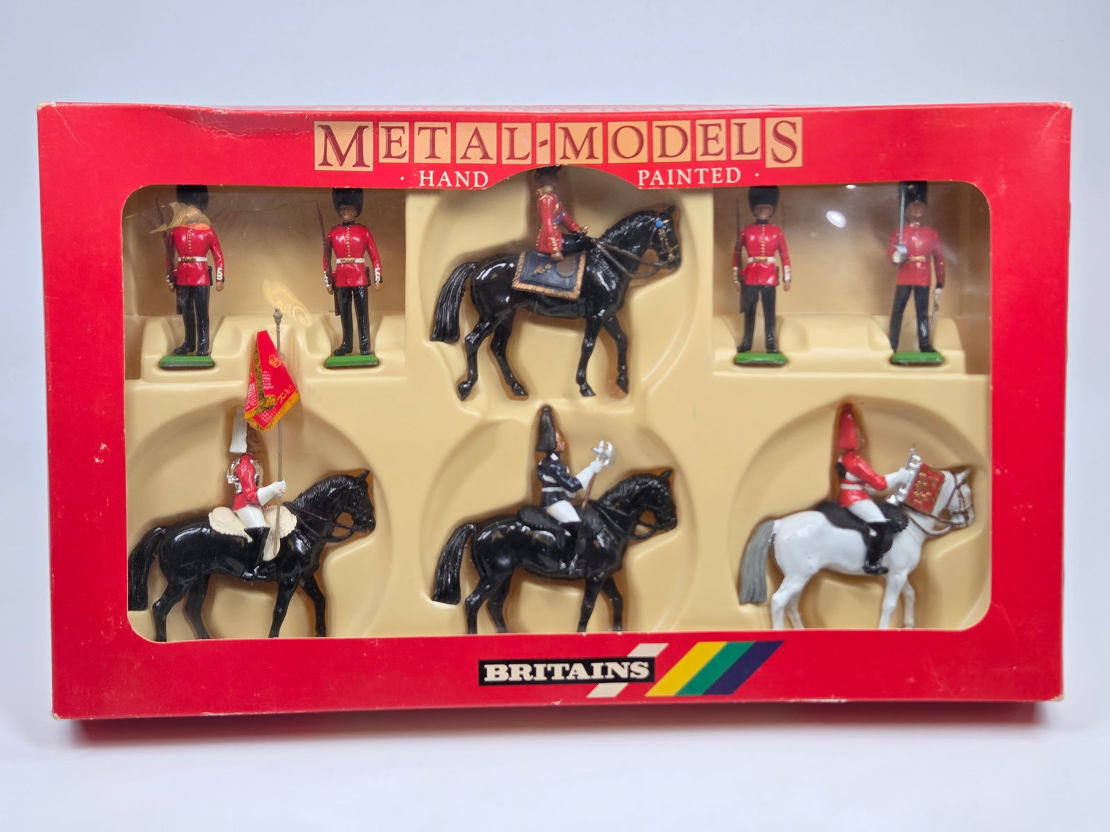 BRITAIN 7218 HER MAJESTY, QUEEN ELIZABETH W/ MOUNTED LIFE GUARDS (1 of 5)