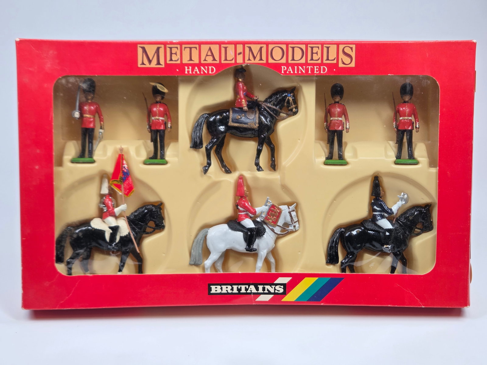 BRITAIN 7218 HER MAJESTY, QUEEN ELIZABETH W/ MOUNTED LIFE GUARDS (1 of 5)