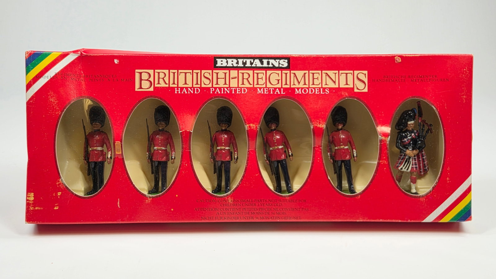 BRITAIN 7238 SCOTS GUARD PIPER & 5 MEN (1 of 3)