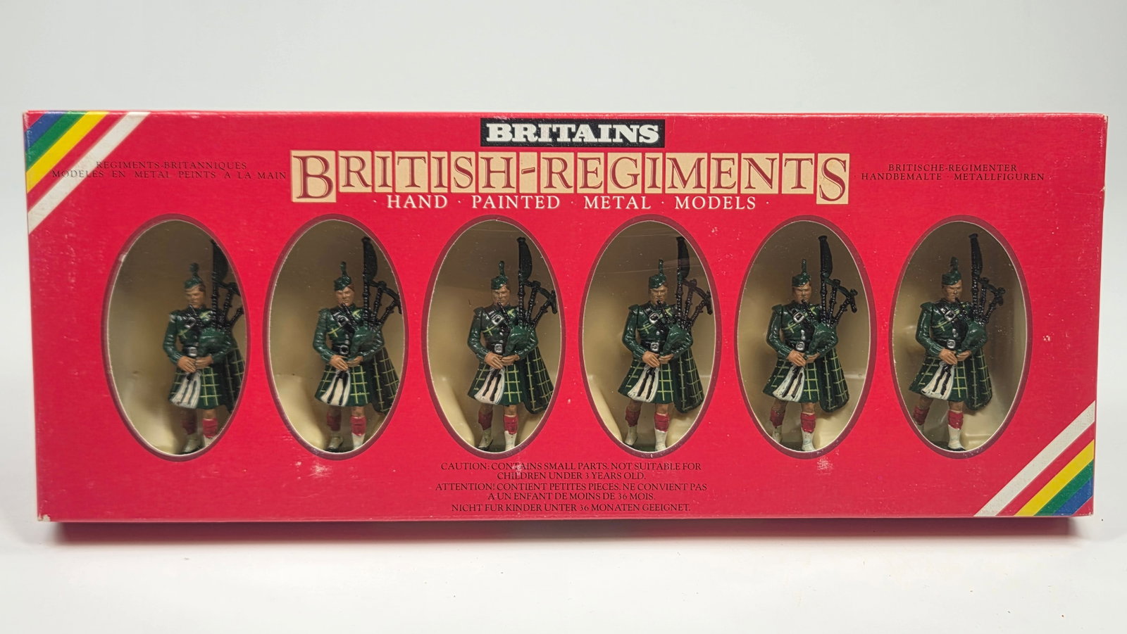 BRITAIN 7242 GORDON HIGHLANDER PIPERS: REMAINS IN VERY GOOD CONDITION WITH BOX.