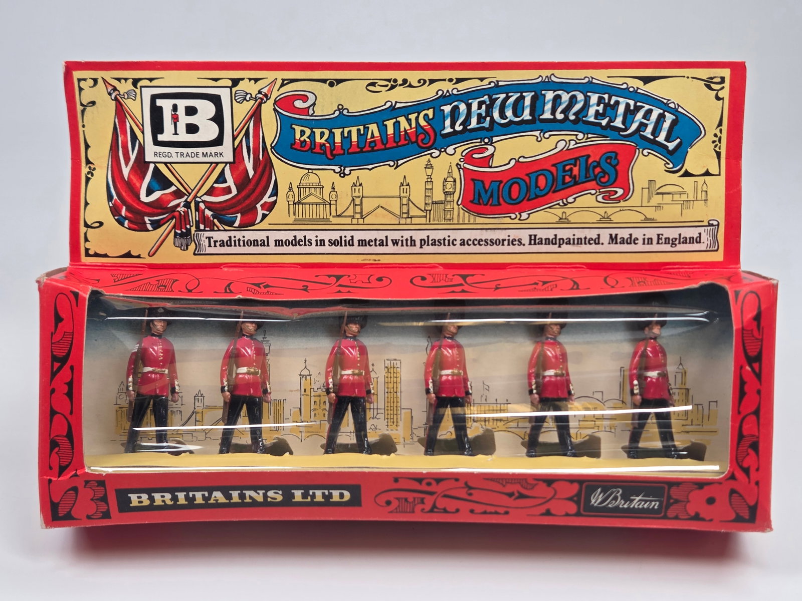 BRITAINS LTD 7225 SCOTS GUARDS SET (1 of 6)