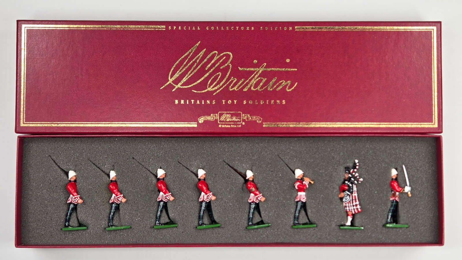 BRITAIN 00126 ROYAL SCOTS MARCHING (1 of 4)