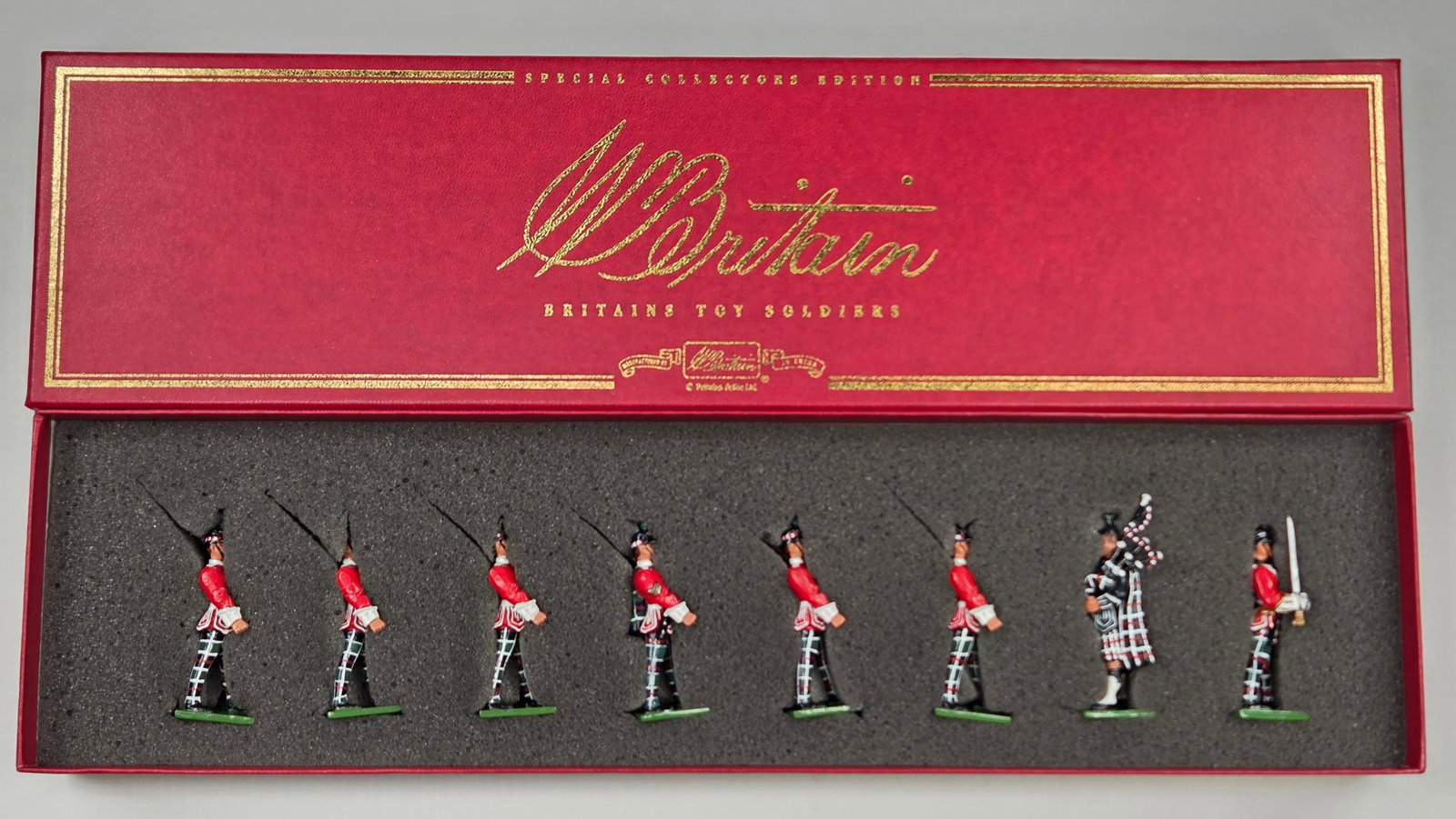 BRITAIN 00127 THE HIGHLAND LIGHT INFANTRY: REMAINS IN VERY GOOD CONDITION WITH BOX.