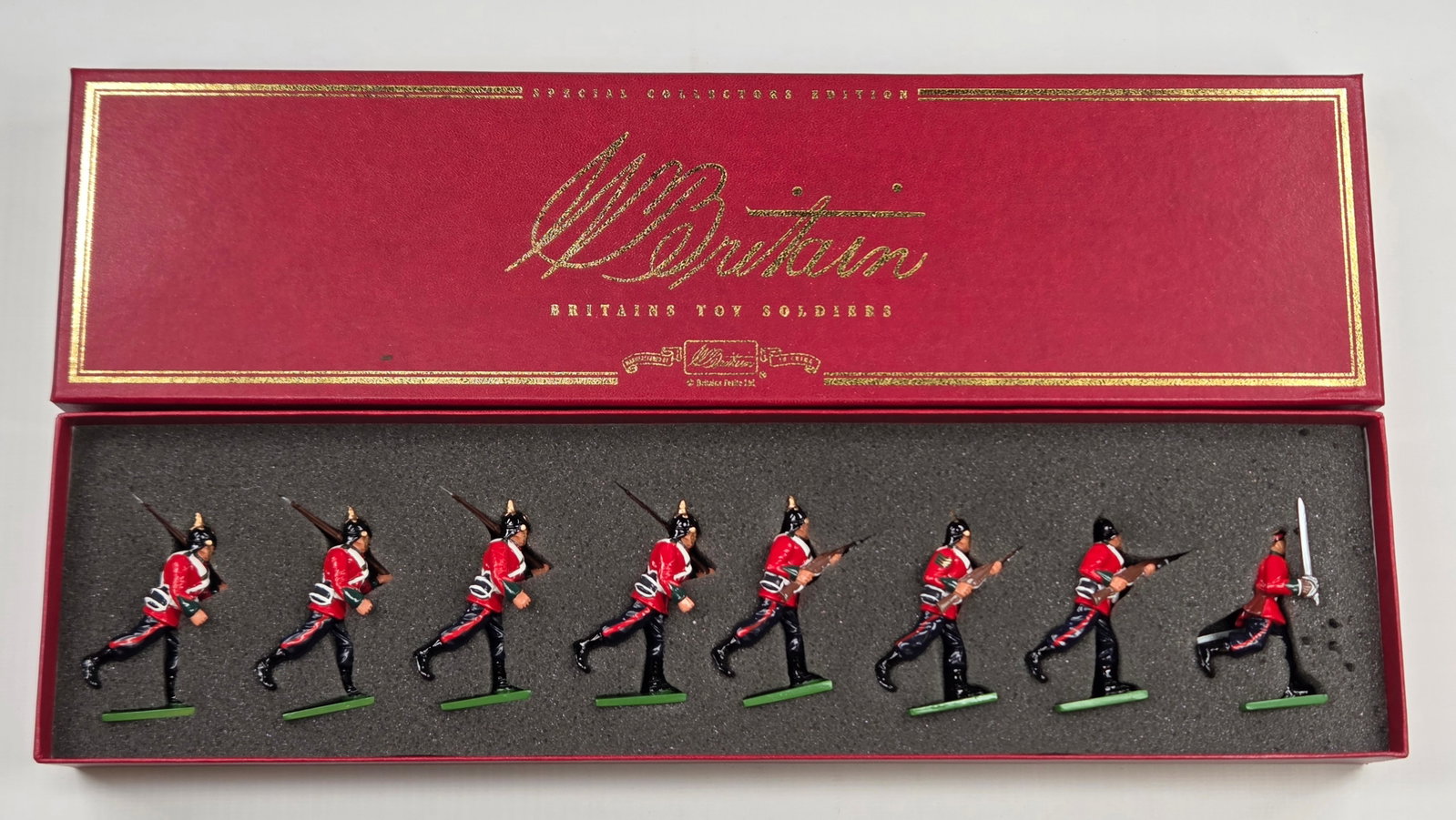 BRITAIN 00131 DURHAM LIGHT INFANTRY: REMAINS IN VERY GOOD CONDITION WITH BOX.