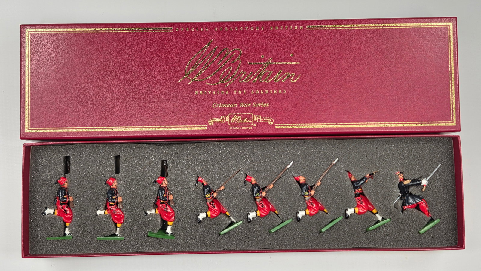BRITAIN 00167 FRENCH ARMY 3RD ZOUAVES: REMAINS IN VERY GOOD CONDITION WITH BOX.