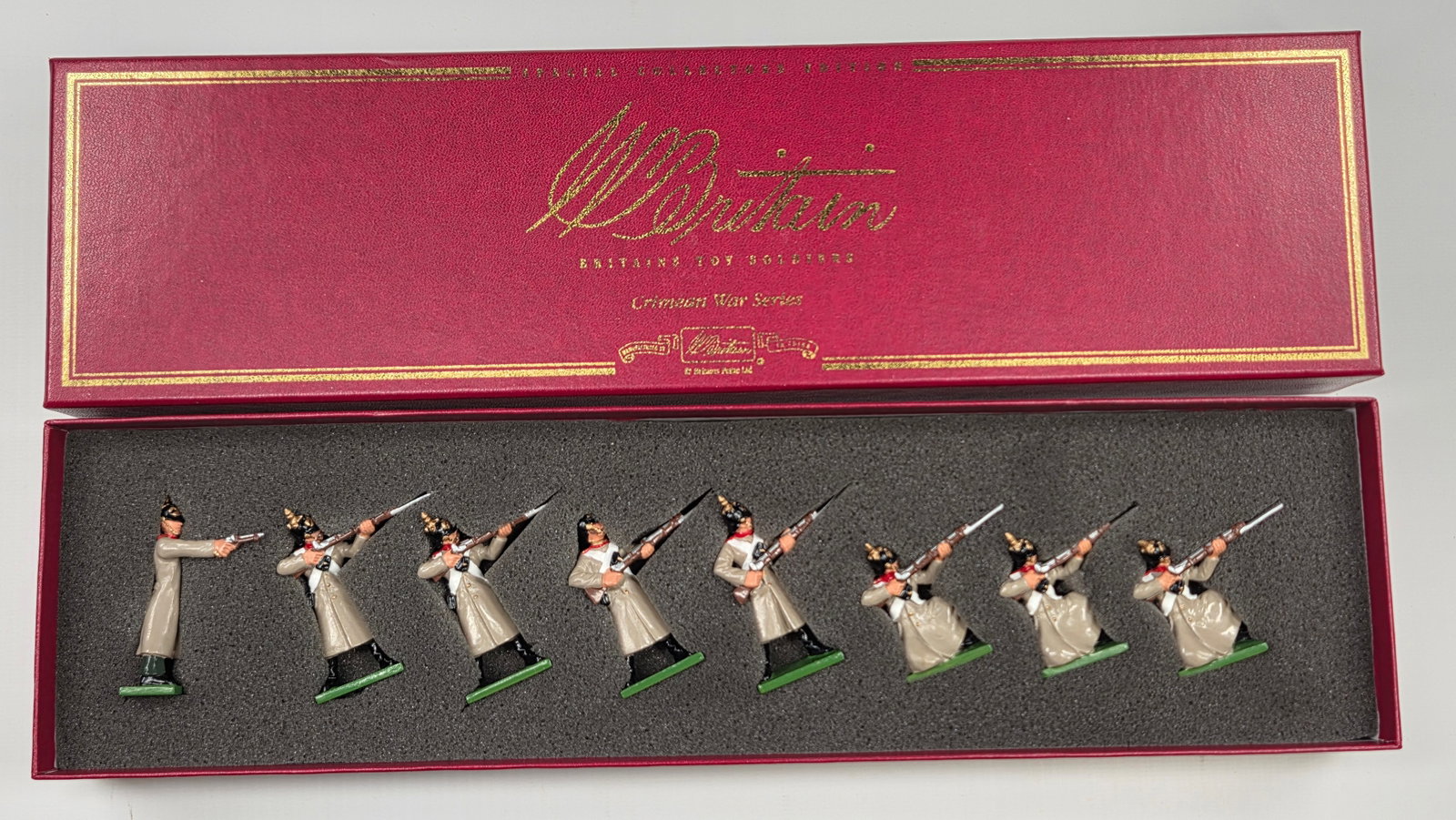 BRITAIN 00168 RUSSIAN INFANTRY: REMAINS IN VERY GOOD CONDITION WITH BOX.