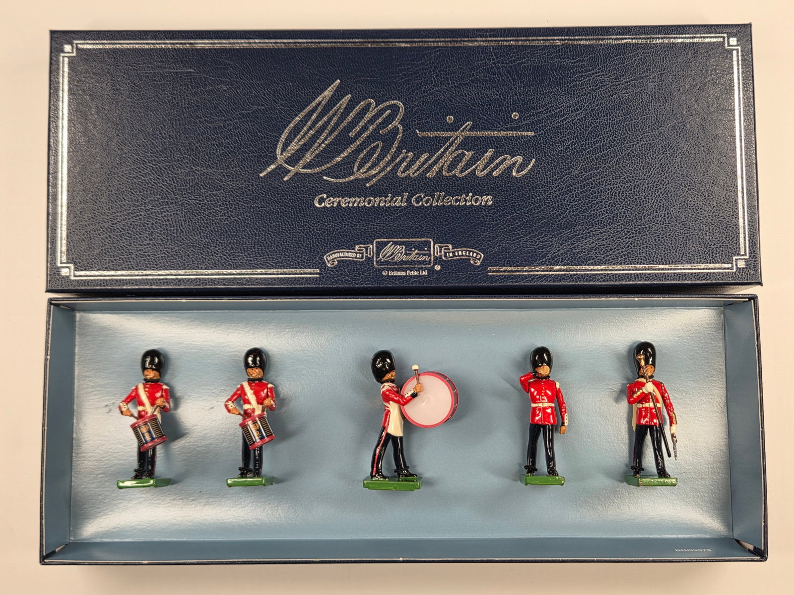 BRITAIN 00090 SCOTS GUARDS DRUM & BUGLE SET (1 of 3)