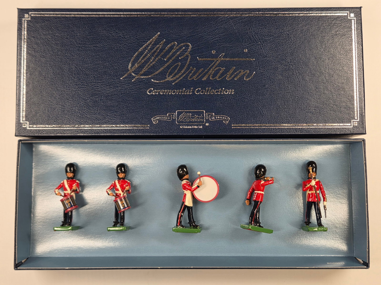 BRITAIN 00090 SCOTS GUARDS DRUM & BUGLE SET: REMAINS IN VERY GOOD CONDITION WITH BOX.