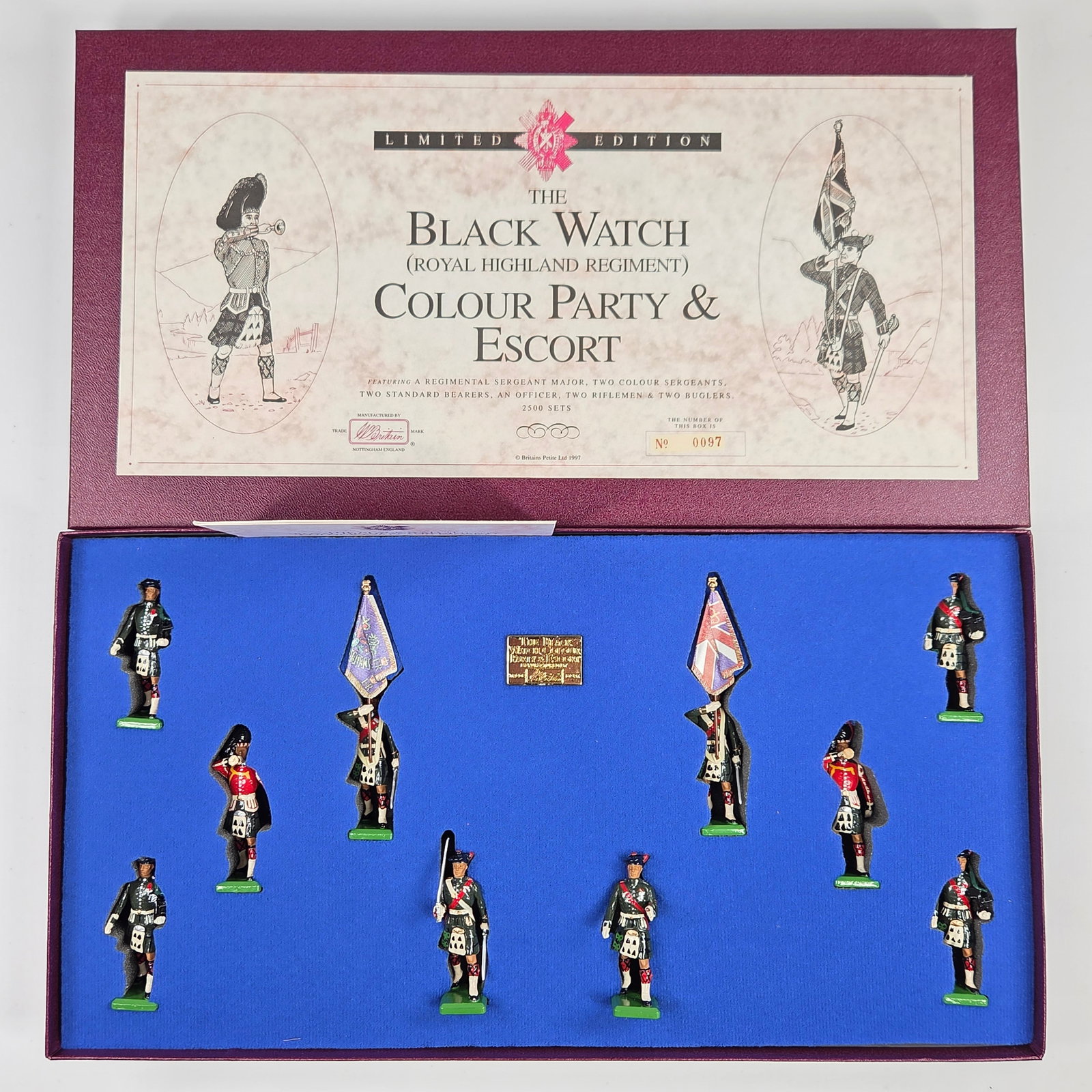 BRITAIN THE BLACK WATCH ROYAL HIGHLAND REGT. COLOUR PARTY & ESCORT (1 of 5)